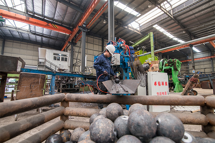 西寧網架配件-螺栓球加工車間